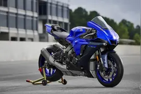 资讯｜22.98万元起雅马哈YZF-R1：200马力极速狂飙，公路骑士图片