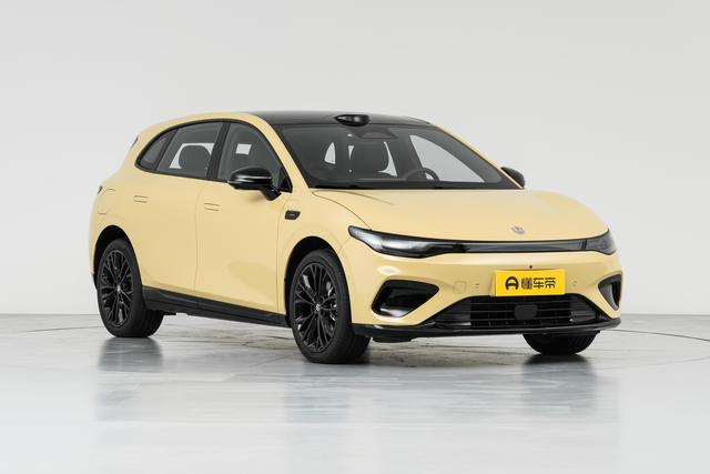 10 万级纯电轿车，无边框车门+无麦 K 歌	，零跑 Lafa5