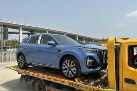 全新红旗HS5曝光！2.0T引擎，大块头外观，还是奢华内饰图片