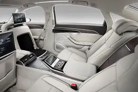 十辆豪华汽车的后座体验图片