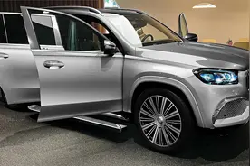 2024梅赛德斯-迈巴赫GLS600 沉浸式体验外观和内饰视频封面