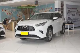 车长4965mm，定位中型SUV，搭载2.0T+8AT，试驾丰田汉兰达380T图片