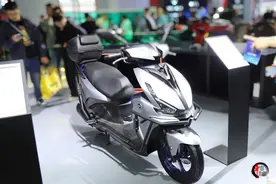 7999元起售，钱江QJ鸿125标准版新车发布，这是要加入外卖市场？图片