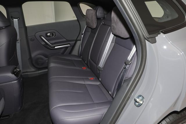 10 万级纯电轿车	，无边框车门+无麦 K 歌，零跑 Lafa5