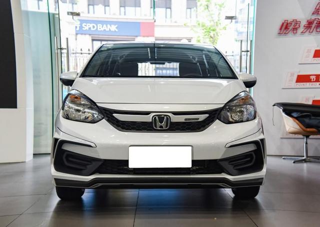 飞度的改装一直很火，包括这官方改装的无限MUGEN版