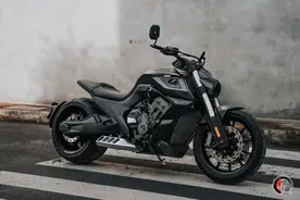 双腔气悬+折叠电光翼：2024款奔达LFC700 燎Pro加量不加价4.68万元图片