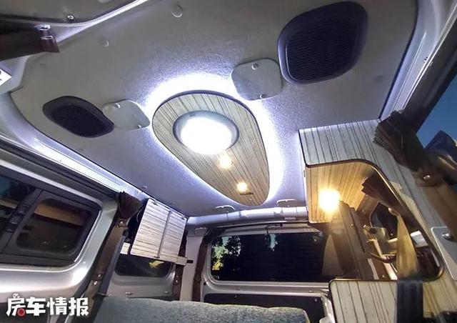 日产NV200床车，设计简单内藏双人床和厨房，周末露营比帐篷舒服