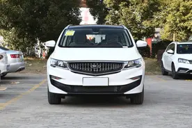 1.8T增压，独立大6座低价家用MPV，实用舒适油耗低，实拍吉利嘉际图片