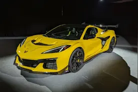 新车 | 5.5T V8动力/最大功率1079马力，雪佛兰科尔维特C8 ZR1亮相图片