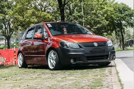 毫不起眼的铃木天语SX4，绞牙避震配上竞技铃完美化身JDM钢炮图片