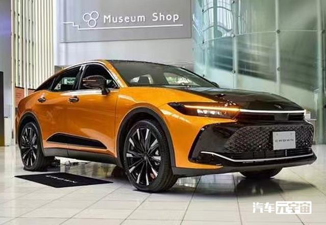 丰田全新皇冠跨界版实拍！10月进口国内销售，国产换汉兰达2.0T