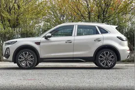 自主与合资SUV领域的强烈碰撞 红旗HS5对本田CR-V图片