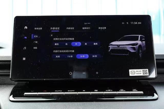 油耗4.56L标配丰田智行安全系统，26款卡罗拉锐放内外换新	，香