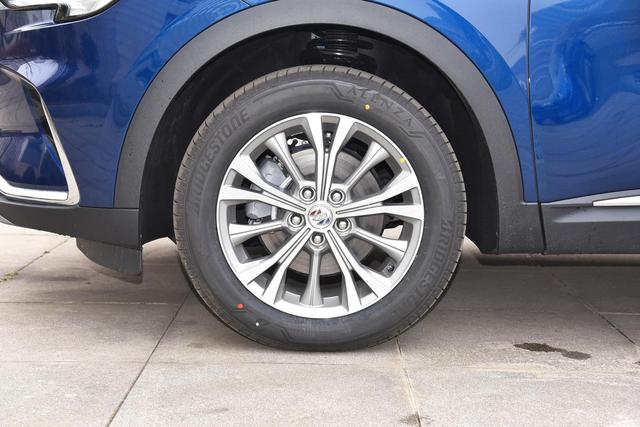 别克昂科威Plus外观漂亮，安静舒适，配2.0T+9AT变速箱，性价比高