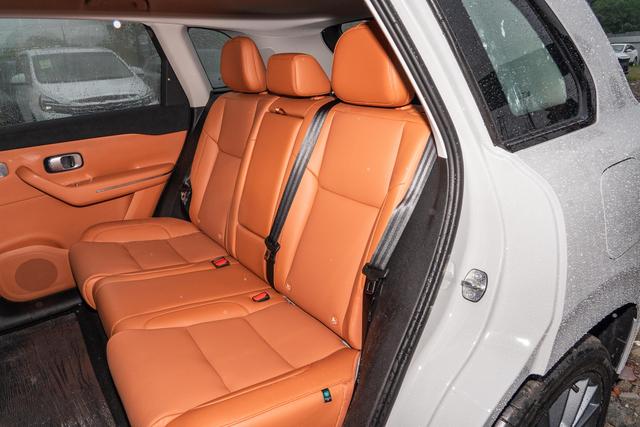 4000 元补贴 13 万级家用 SUV 零跑 C10 真实用车全解析