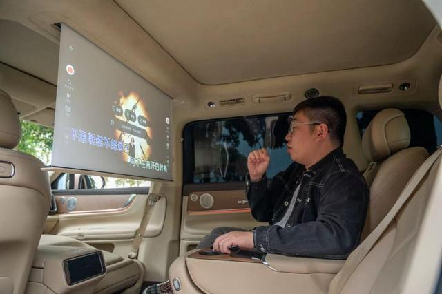 轻松游大湾区宜居城市，开问界M9向珠海出发