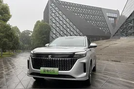 试驾蓝电E5 |车内空间做到极致 智能化务实 开起来好开又省油图片