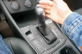 自动挡如何起步？自动挡是挂P挡还是N挡？告诉你正确起步方式图片