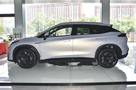 电动SUV有必要买四驱车型，看看这两款车，续航久，安全配置丰富图片