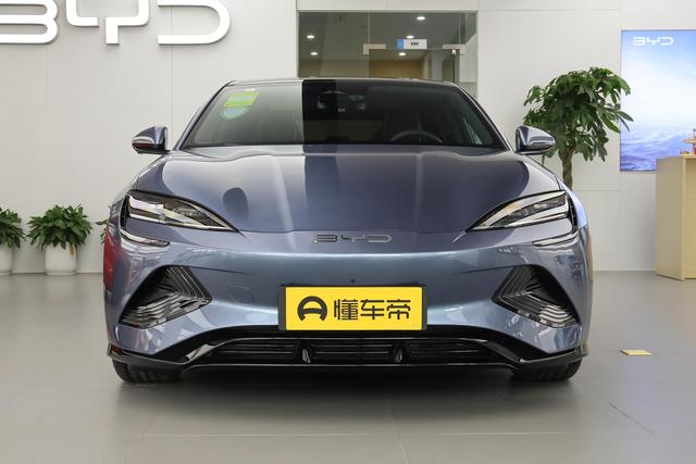 迈腾加入价格战，最高优惠3.8万，配前后独立悬挂，雅阁压力大了