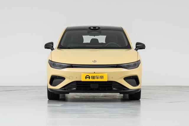 10 万级纯电轿车	，无边框车门+无麦 K 歌，零跑 Lafa5