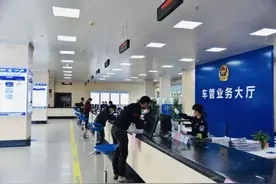 机动车新规生效，异地买车无需居住证，快看更多便民条款图片