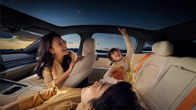 颜值智能操控三在线 东风奕派 eπ007+ 15 万级智美轿跑新选择