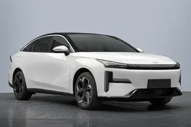 吉利全新混动轿车，银河L6实车曝光，车长4782mm，下半年上市图片