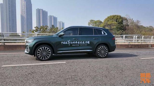 试驾吉利星越L东方曜，外观动力底盘皆升级，你觉得怎么样？