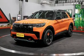 探险者四驱昆仑巅峰版上市，搭载2.3T发动机，售39.98万！图片