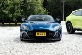 配5.2T+8AT，零百加速4s，实拍阿斯顿·马丁DBS图片