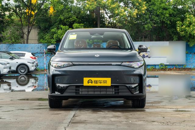 续航530km+L2辅助驾驶，直降4000元的零跑C10对比丰田bZ5如何选？