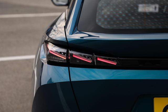 14.57万元起，定位跨界中型车，东风标致408X竞争力如何？