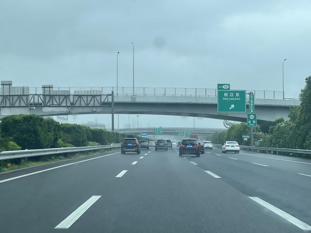 沃尔沃XC60雨季自驾雁楠公路：安全欣赏风景与开车经验分享