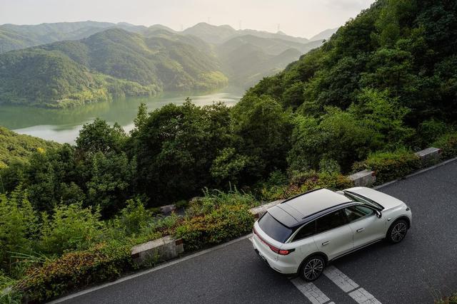 与零跑全新C11一起感受仲夏之旅