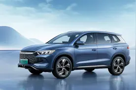 买比亚迪秦还是比亚迪宋？图片