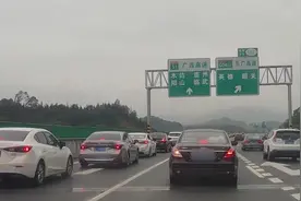 高速堵车时哪个车道更快？别纠结了，我告诉你选车道图片