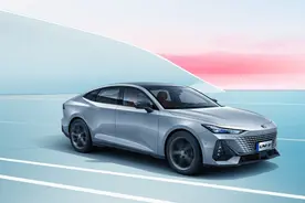 10.89万起，国产“小A7”长安UNI-V买尊贵型最划算图片