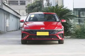 小姐姐准备花11万买车，2.0L的昂克赛拉和1.5L的伊兰特，选谁好？图片
