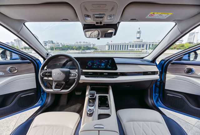 开了1年的大众速腾，第一次开艾瑞泽8，发现了大众和奇瑞的差距