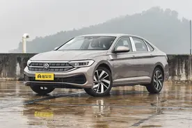 新车｜售17.29万元/1.5T动力，2025款大众速腾顶配版到店实拍图片