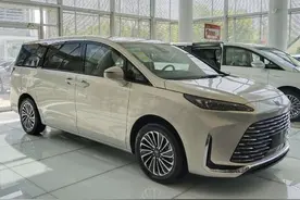 家族再添新成员！别克GL8陆尚到店，长超5米2，内置小桌板+吸顶屏图片