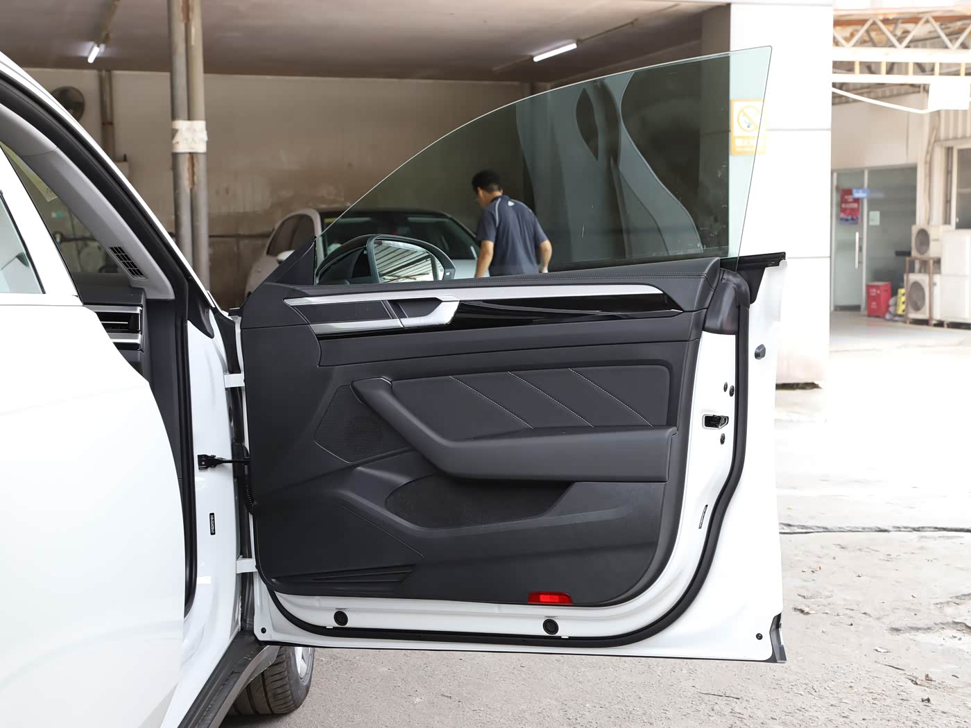 大众cc 1.8t 双离合尊贵型 2026款_2026款大众CC配置调整_大众CC猎装车价格