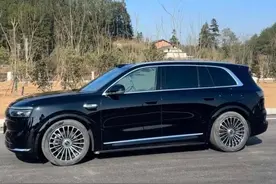 问界M8无伪路试，实车显大，黑色更尊！图片