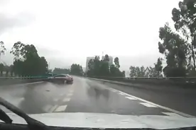 高速上遇积水只会踩刹车就错了，这才是正确做法，关键时候能保命图片