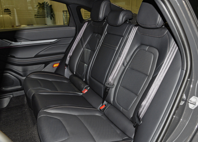 林肯Z新增车型正式上市！豪华舒适依旧，搭2.0T，售25.48万元起