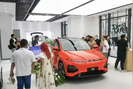 探店小鹏G6：性价比惊人，锁单率超七成，但提车要等12周！图片