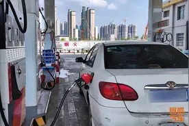 汽油热胀冷缩，夏天气温高，晚上加油会更划算吗？一次给你说清楚图片
