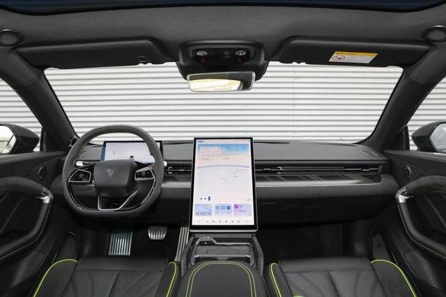 上海车展必看4款轿车！个个颜值高性能强 有一款续航超700km