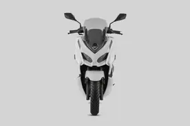 QJMOTOR 鸿150：售价16999元，车辆极速可达114km/h！图片